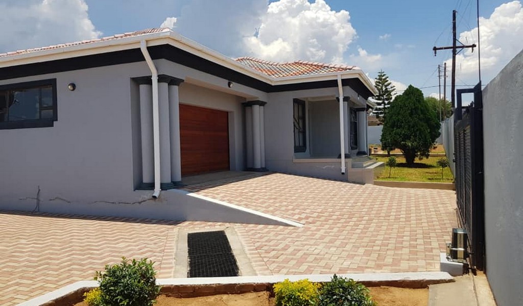 <small>WE ALSO DO</small>RENOVATIONS